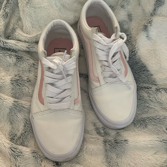 Women 8.5 Vans Old Skool with pink velvet strip - Picture 2 of 5